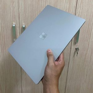 Surface laptop 4 13.5 inch Core i7 1185G7,16GB, 512GB SSD, QHD